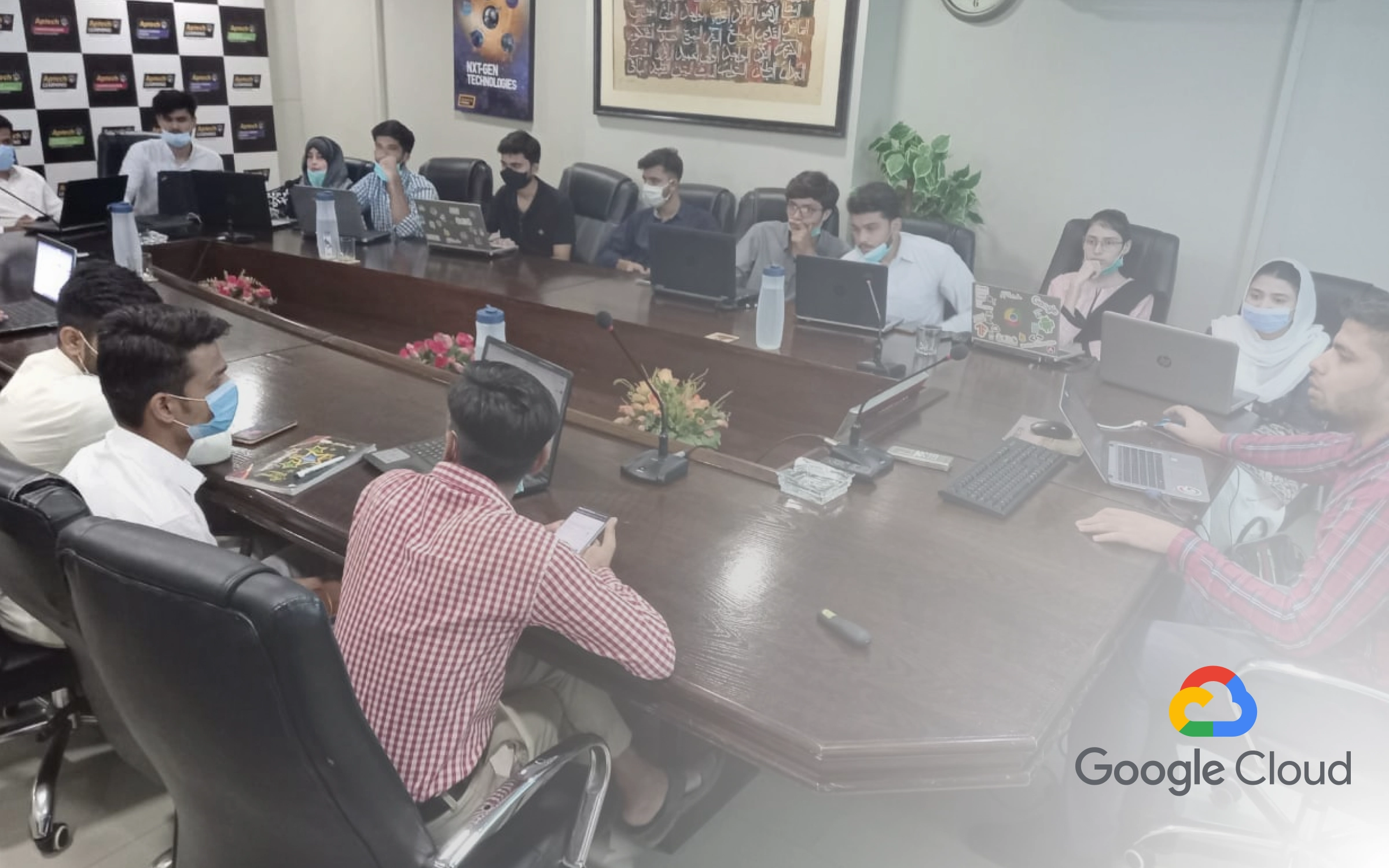 Google Cloud Seekho - AI Engineer Huzaifa, Huzaifa Shahbaz, M. Huzaifa, Muhammad Huzaifa Shahbaz, mhuzaifa, mhuzaifadev speaking at Aptech Learning